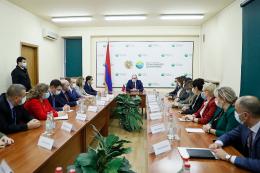 Prime Minister Nikol Pashinyan introduced the newly appointed Minister Hakob Simidyan to the staff of the Ministry of Environment