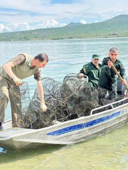 173 illegal crayfish traps and 19 fishing nets were removed from Lake Sevan