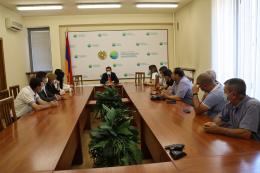 Acting Minister of Environment Romanos Petrosyan presented certificates and souvenirs